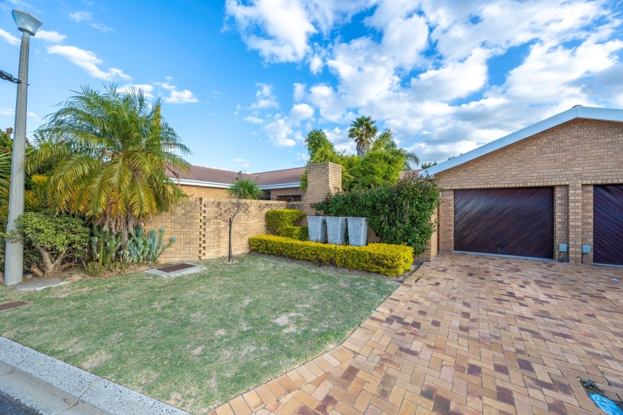 To Let 2 Bedroom Property for Rent in Sonstraal Heights Western Cape